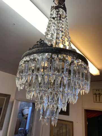 Montgolfière chandelier with glass drops. — Excellent condition