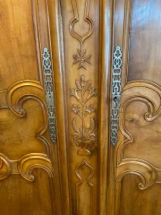 Armoire Bressane en noyer.