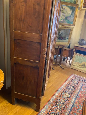 Bressaner Schrank aus Nussbaum. — Sehr guter Zustand