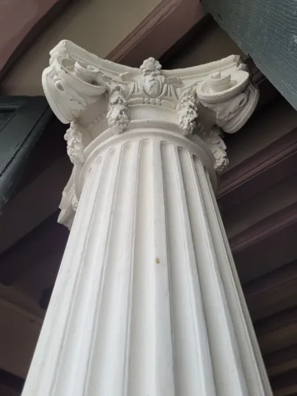 KORINTHISCHE SÄULE