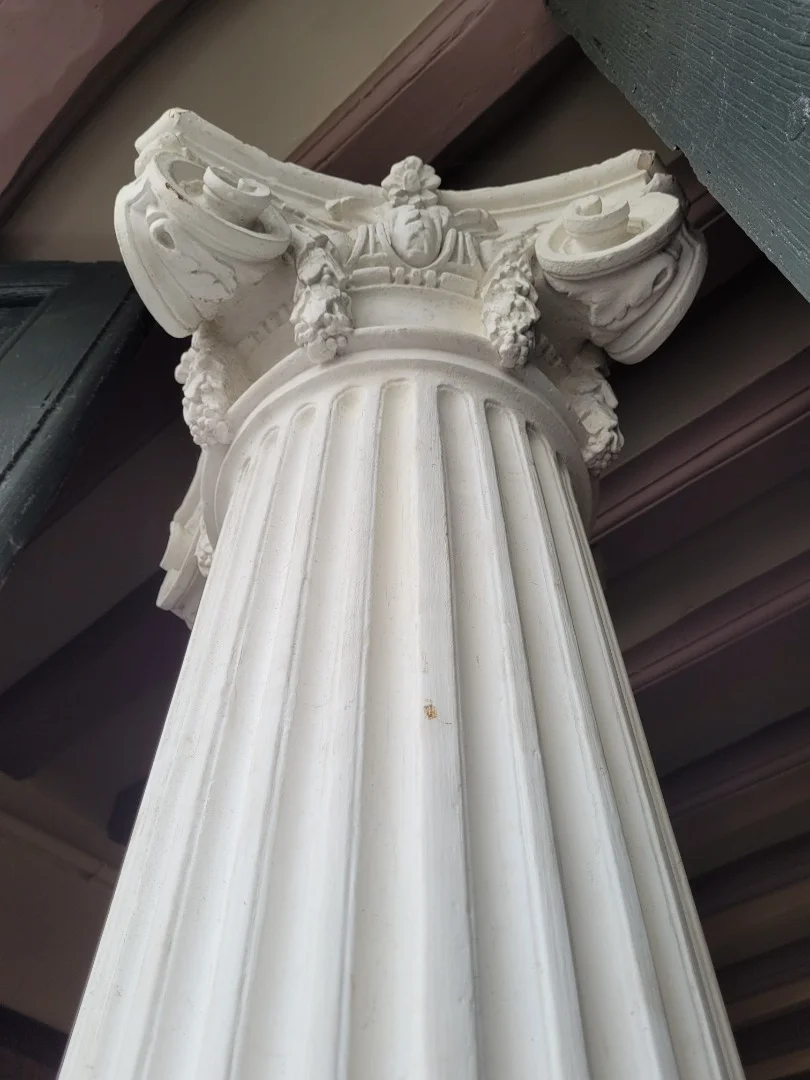 KORINTHISCHE SÄULE