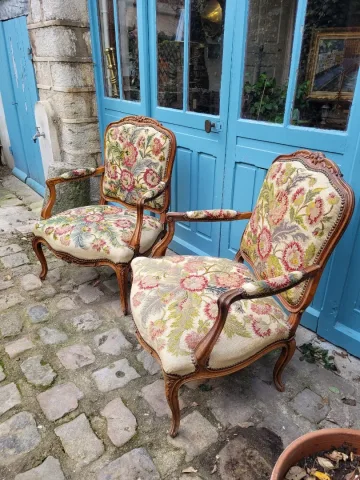 PAIR OF LOUIS XV STYLE ARMCHAIRS