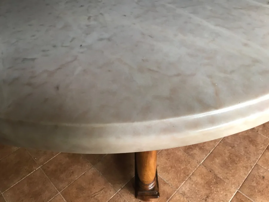 Table ronde à plateau de marbre