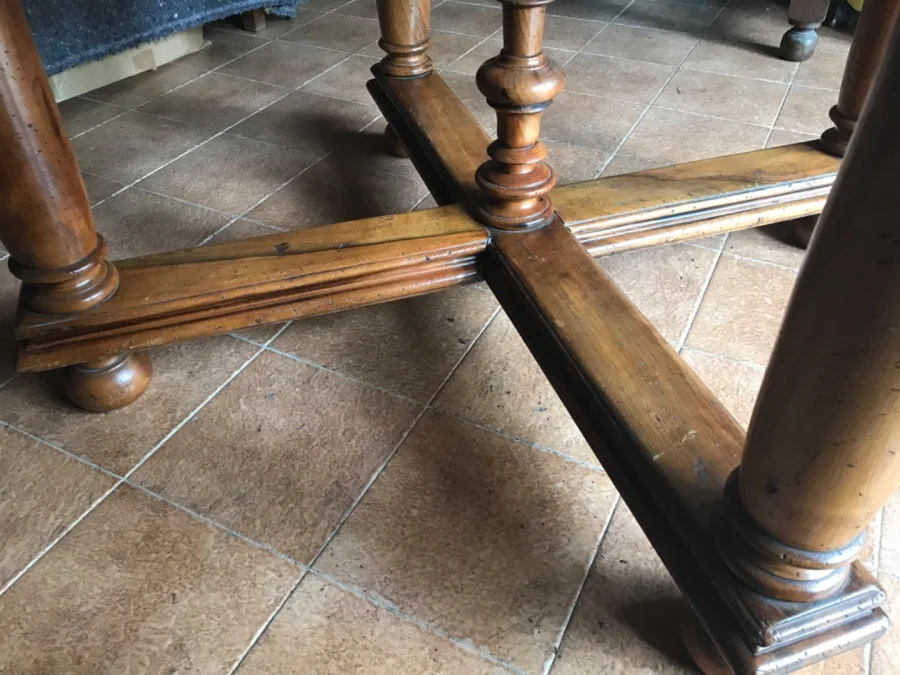 Table ronde à plateau de marbre