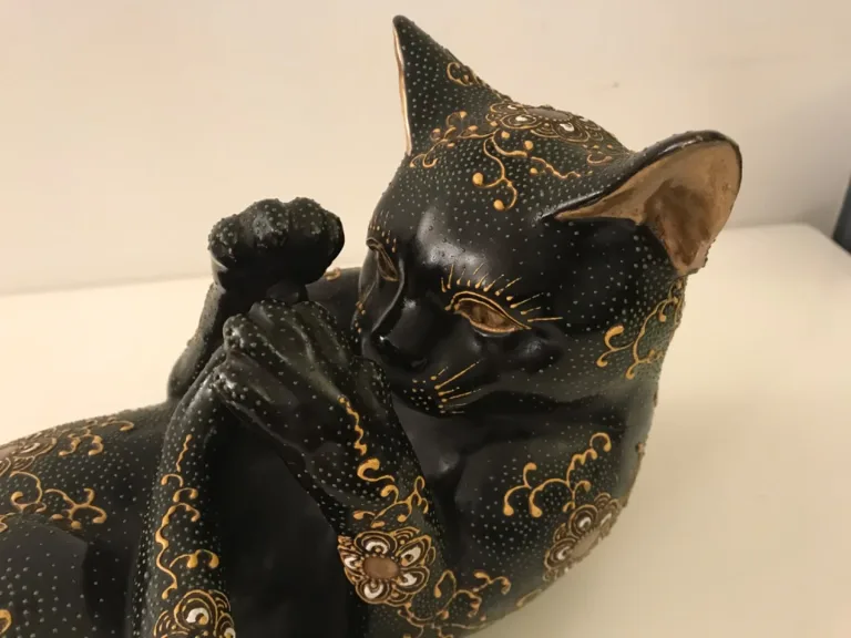 Chat en faïence fine 1880 / 1900