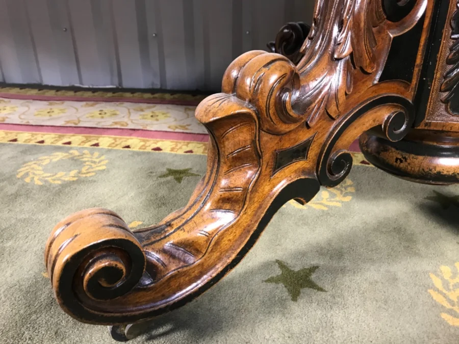 Table à manger ovale époque Napoleon III pied central