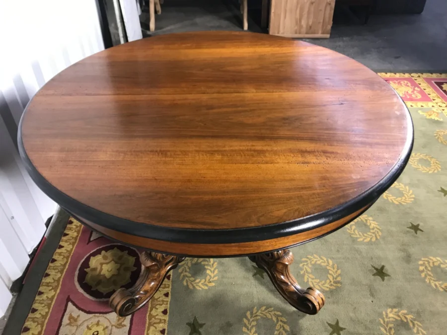 Table à manger ovale époque Napoleon III pied central