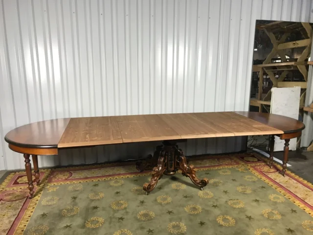 Table à manger ovale époque Napoleon III pied central