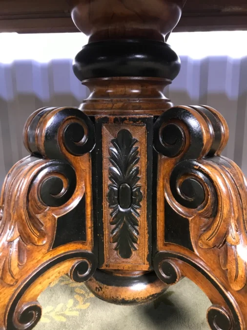 Table à manger ovale époque Napoleon III pied central