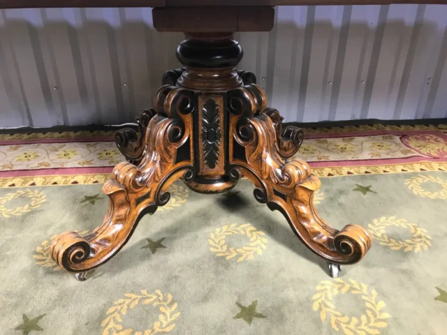 Table à manger ovale époque Napoleon III pied central