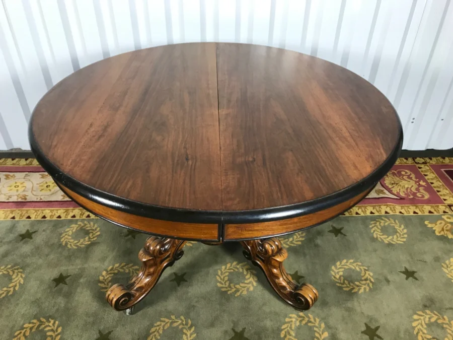 Table à manger ovale époque Napoleon III pied central