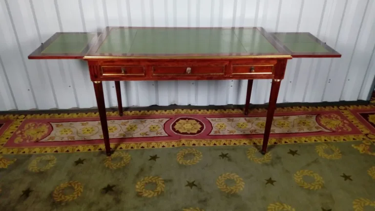 Bureau plat de style Louis XVI acajou 1900/1920