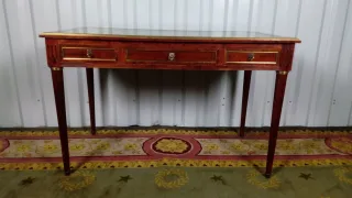 SCHREIBTISCH IM LOUIS XVI-STIL