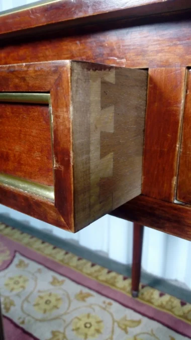 SCHREIBTISCH IM LOUIS XVI-STIL