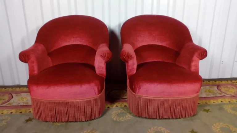 Paire de fauteuils crapaud velours rouge théâtre