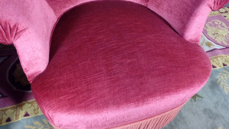 Paire de fauteuils crapaud velours rouge théâtre