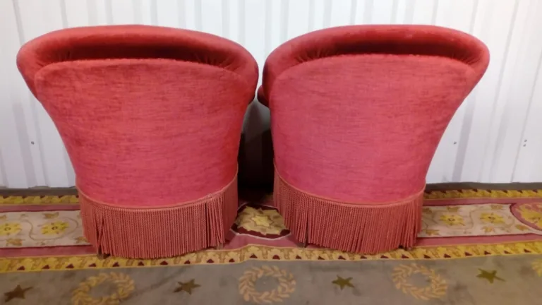 Paire de fauteuils crapaud velours rouge théâtre