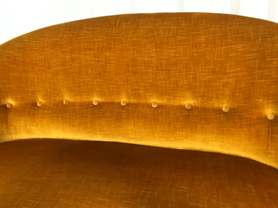 VINTAGE SETTEE