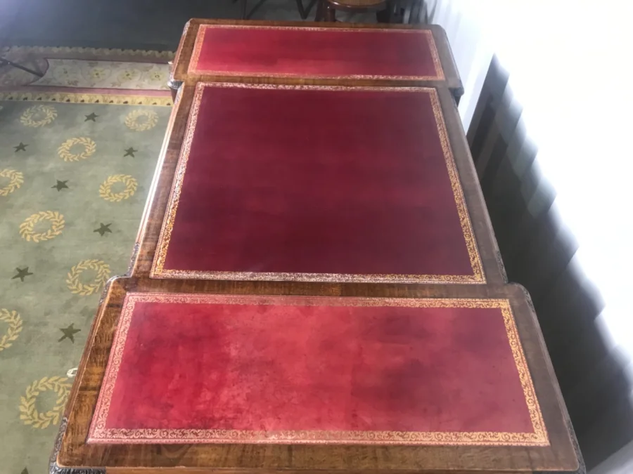 ENGLISH DESK