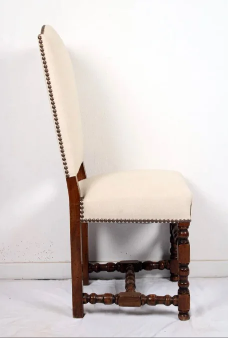 Suite de 6 chaises de style Louis XIII restaurées