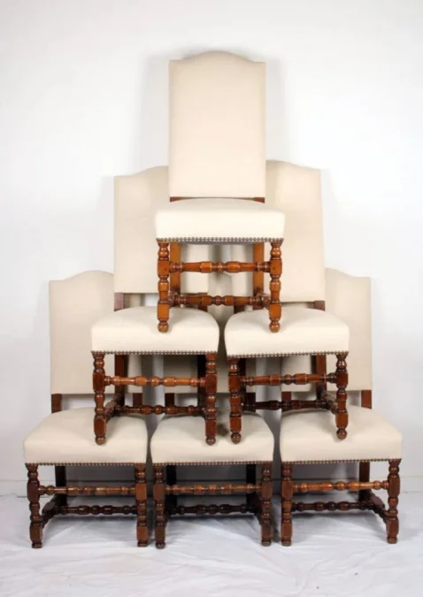 Suite de 6 chaises de style Louis XIII restaurées
