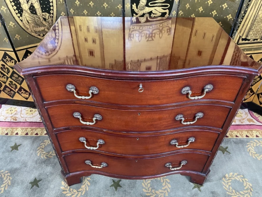 ENGLISH CHEST OF DRAWERS