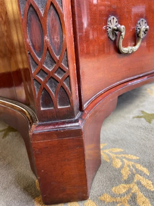ENGLISH CHEST OF DRAWERS