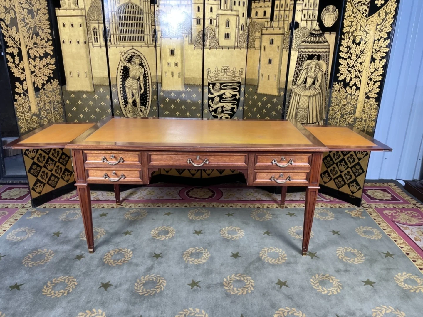 SCHREIBTISCH IM LOUIS XVI-STIL