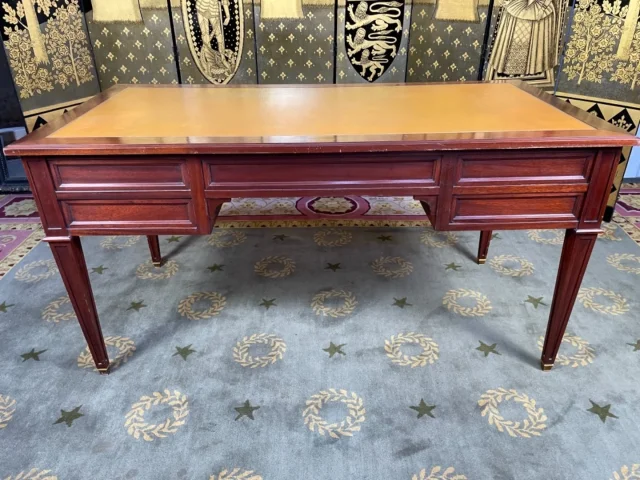 SCHREIBTISCH IM LOUIS XVI-STIL