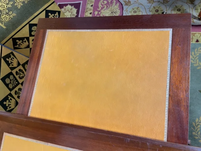 SCHREIBTISCH IM LOUIS XVI-STIL