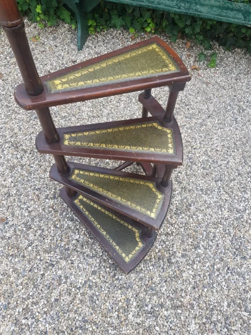 LIBRARY STEPS