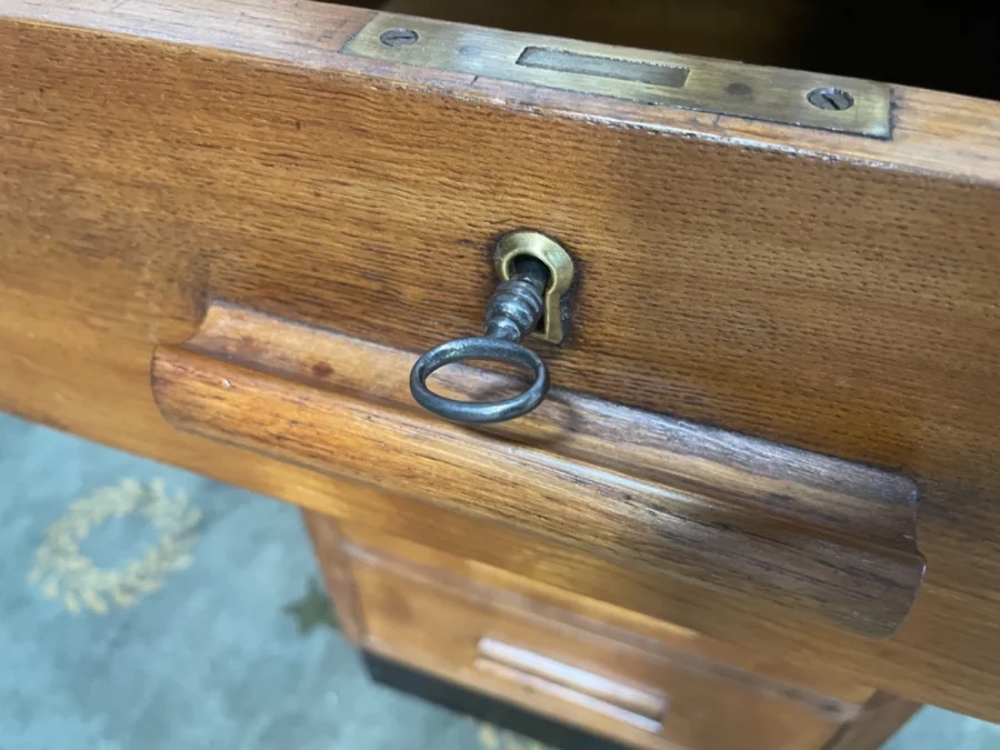 PEDESTAL DESK