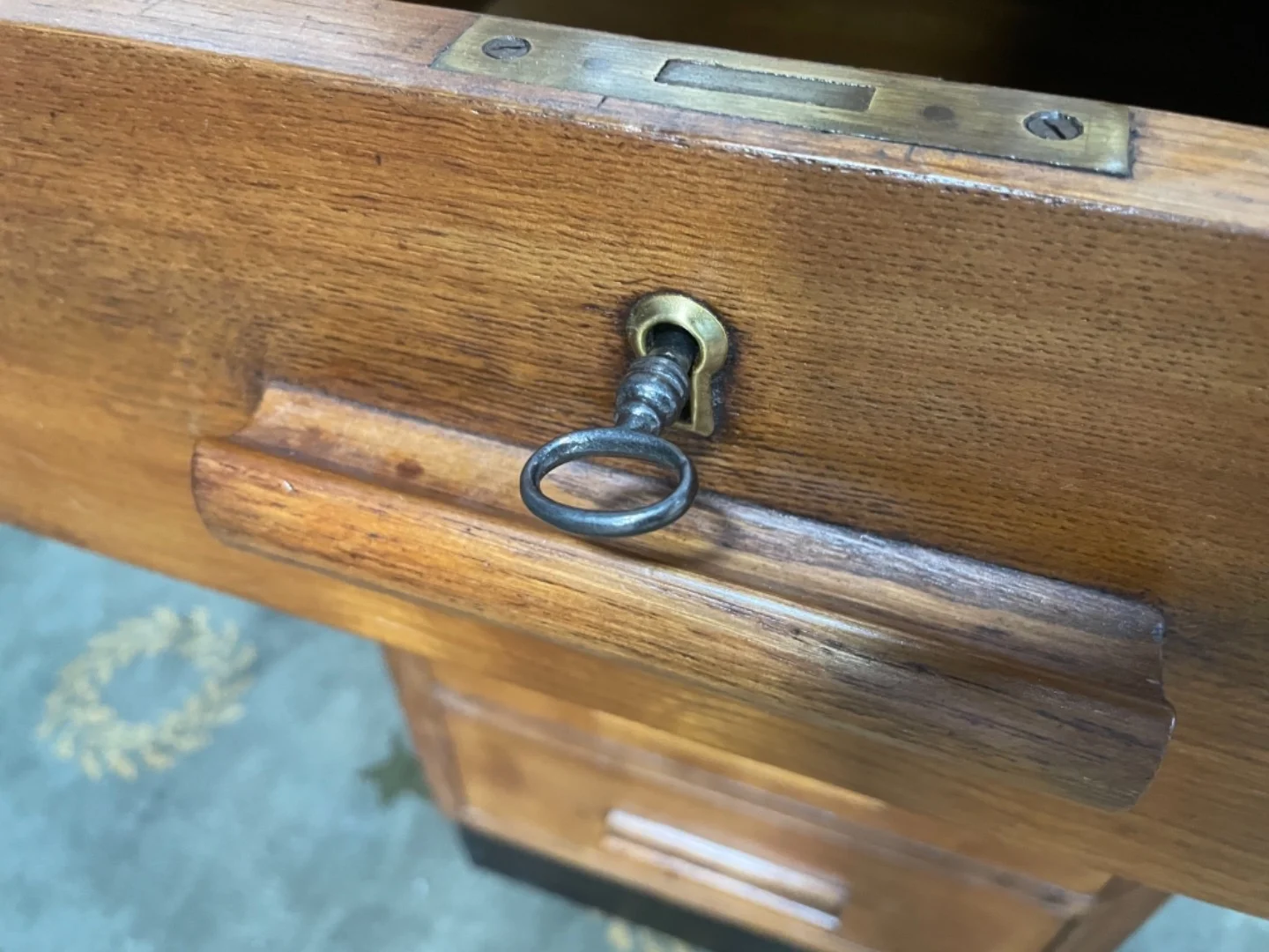 PEDESTAL DESK