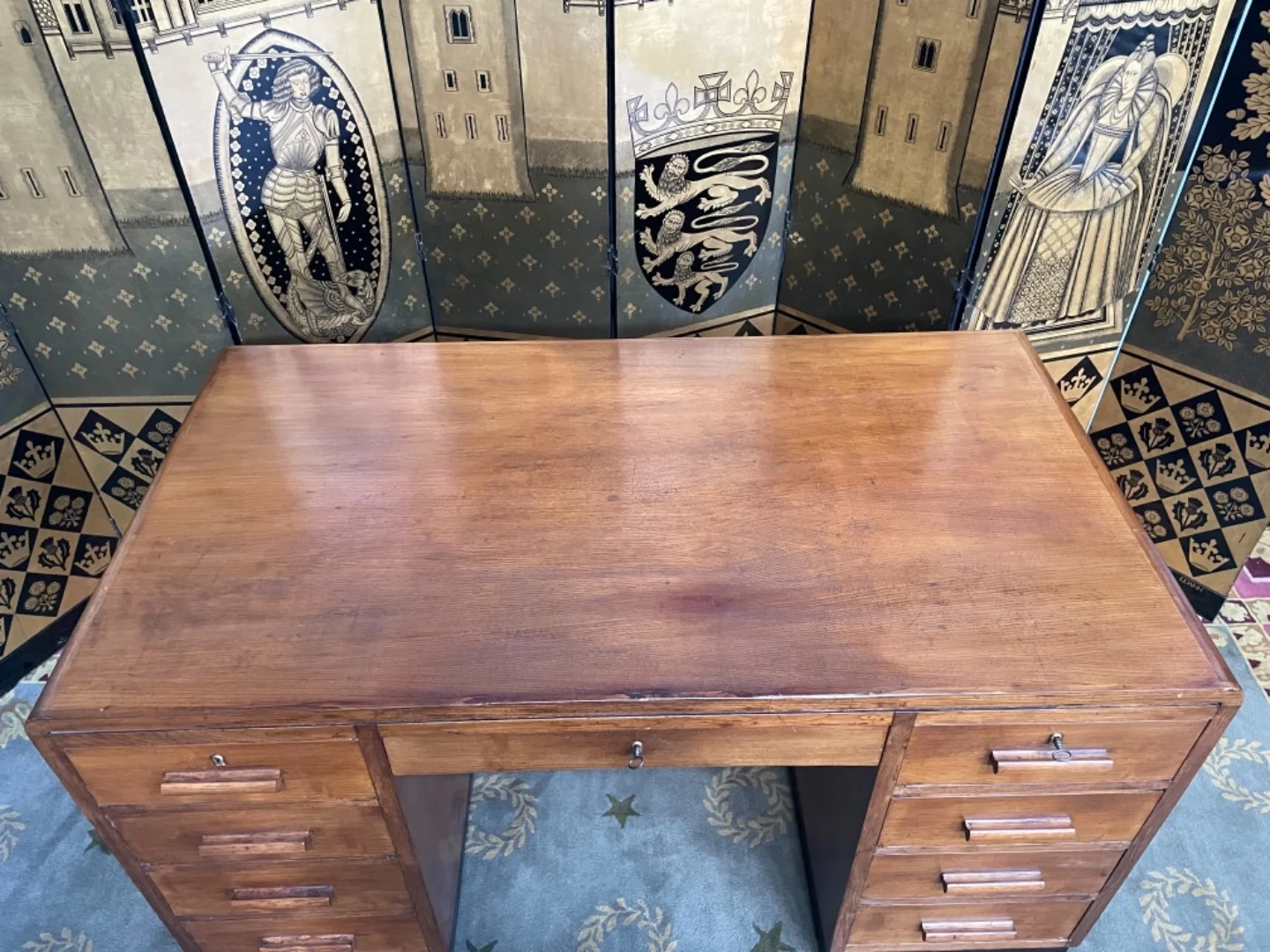 PEDESTAL DESK