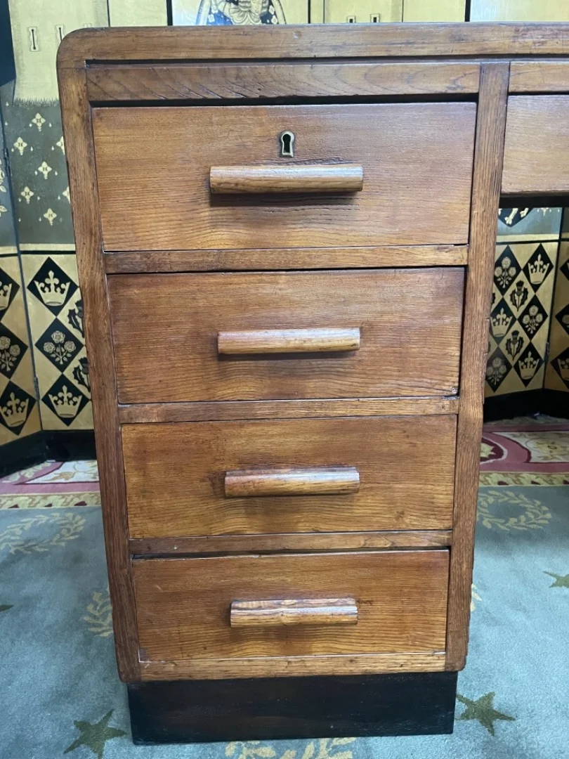 PEDESTAL DESK