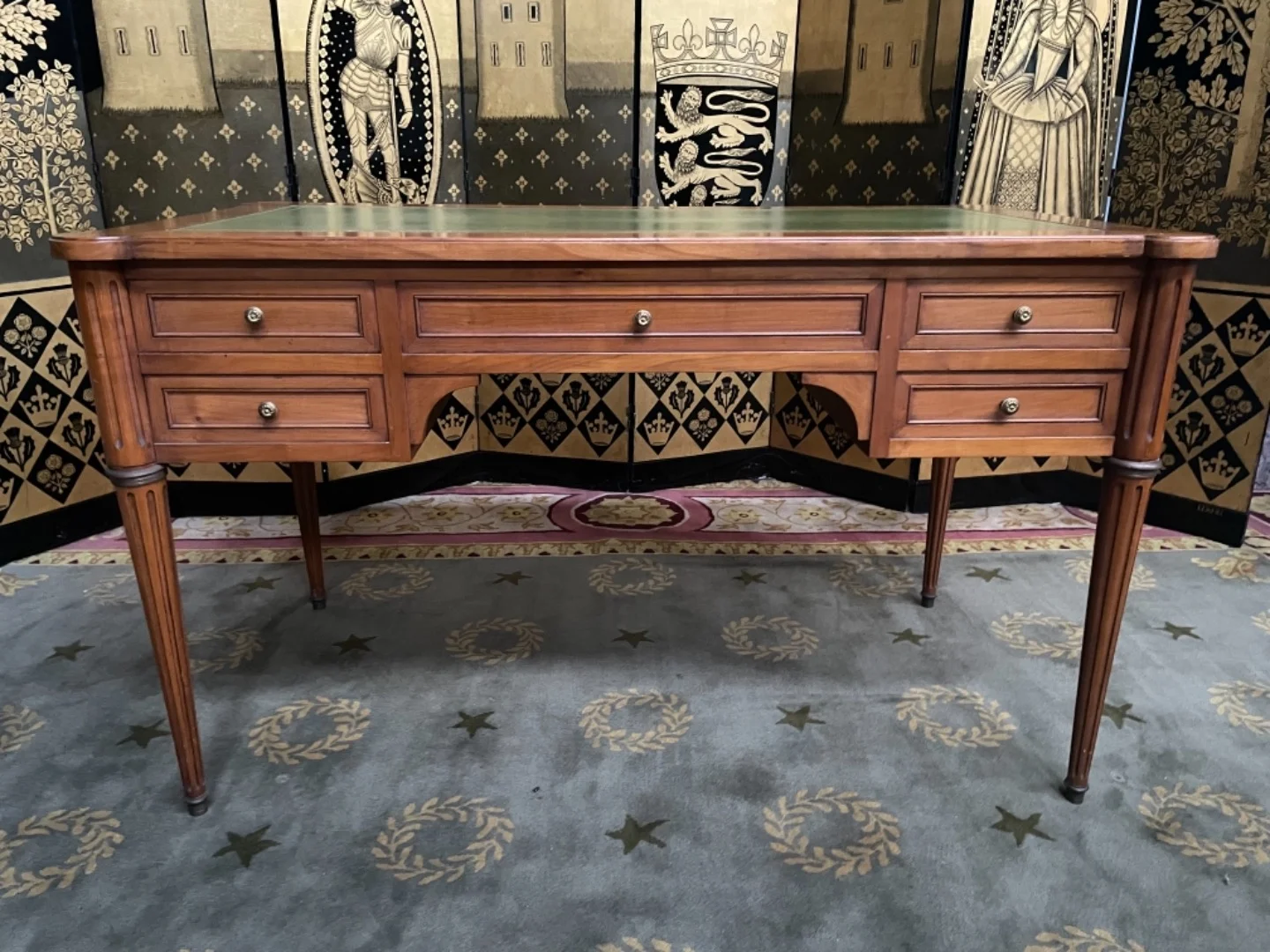 SCHREIBTISCH IM LOUIS XVI-STIL