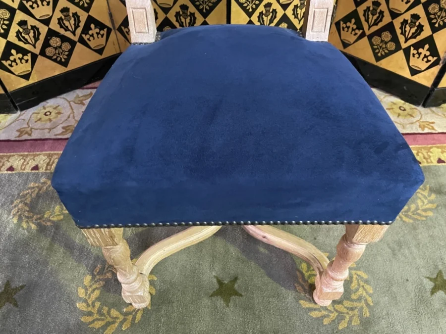 STÜHLE IM LOUIS XIII-STIL