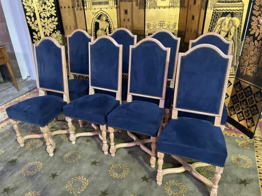 STÜHLE IM LOUIS XIII-STIL
