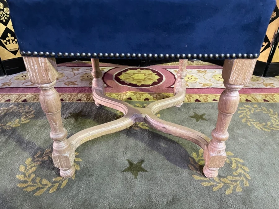 STÜHLE IM LOUIS XIII-STIL