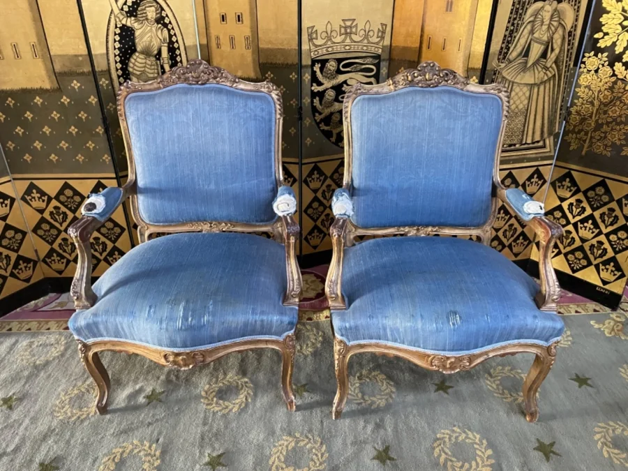 LOUIS XV STYLE LIVING ROOM SUITE
