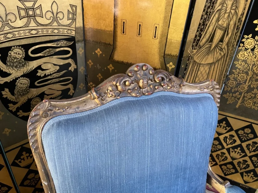 LOUIS XV STYLE LIVING ROOM SUITE