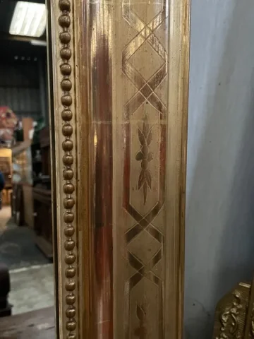 Miroir époque Louis Philippe à la feuille d’or