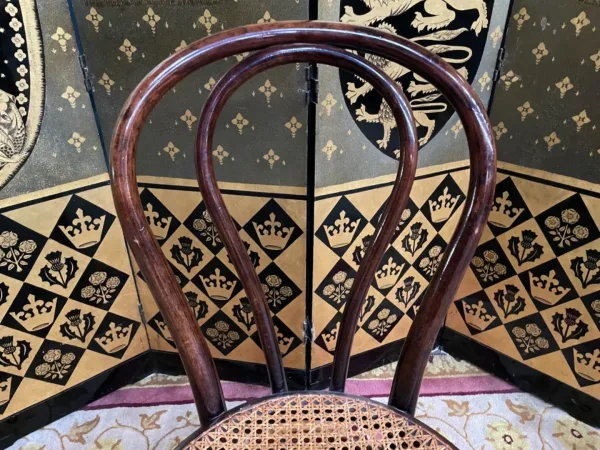 Suite de 8 chaises de bistrot Thonet