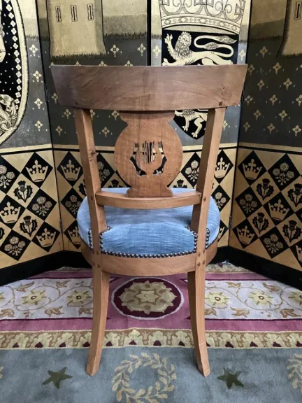8 chaises de style restauration dossier lyre