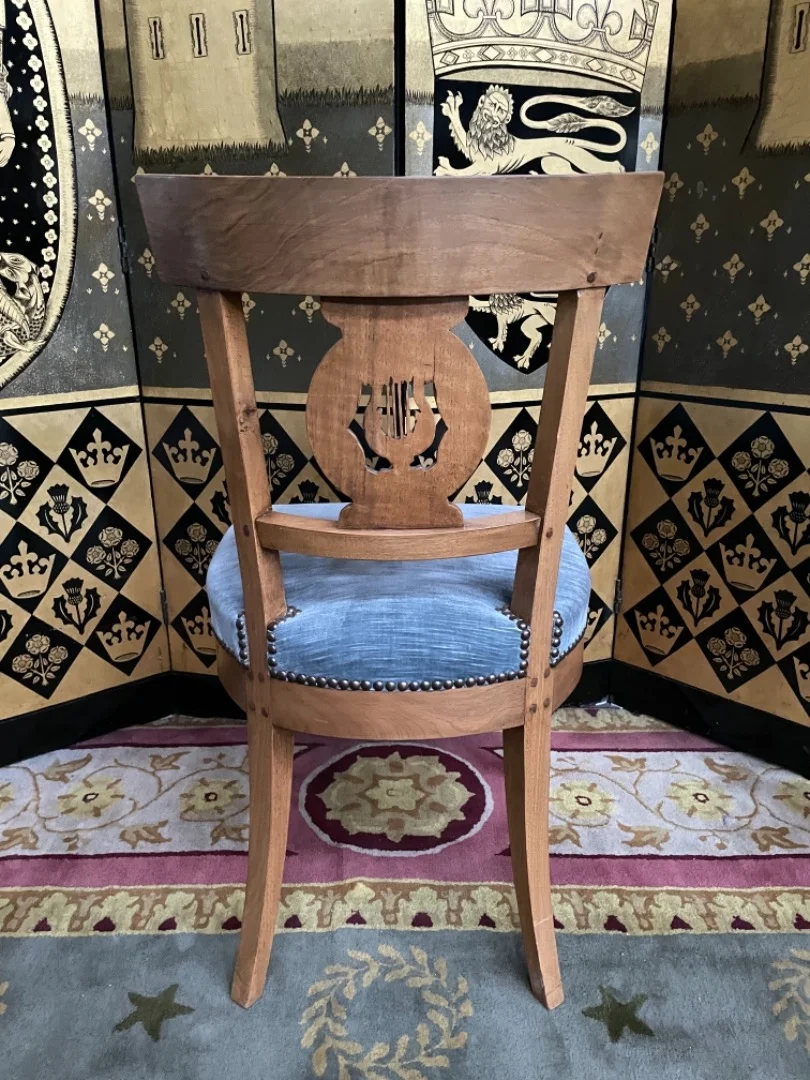8 chaises de style restauration dossier lyre