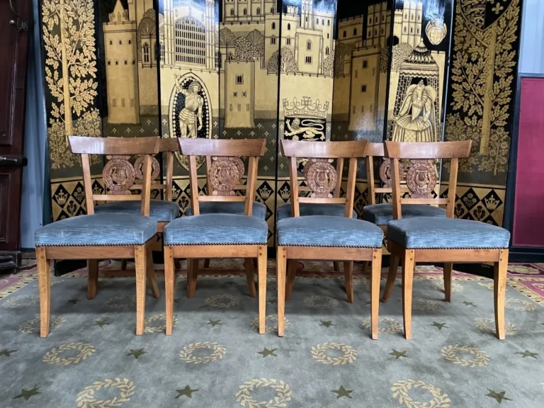8 chaises de style restauration dossier lyre