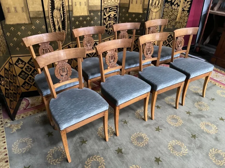 8 chaises de style restauration dossier lyre