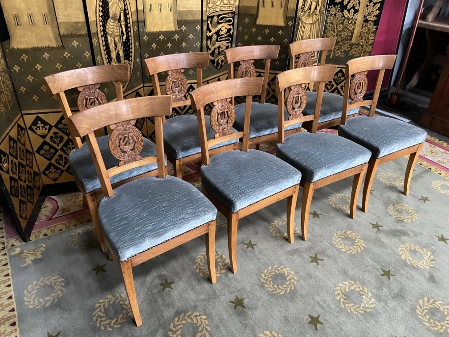 8 chaises de style restauration dossier lyre