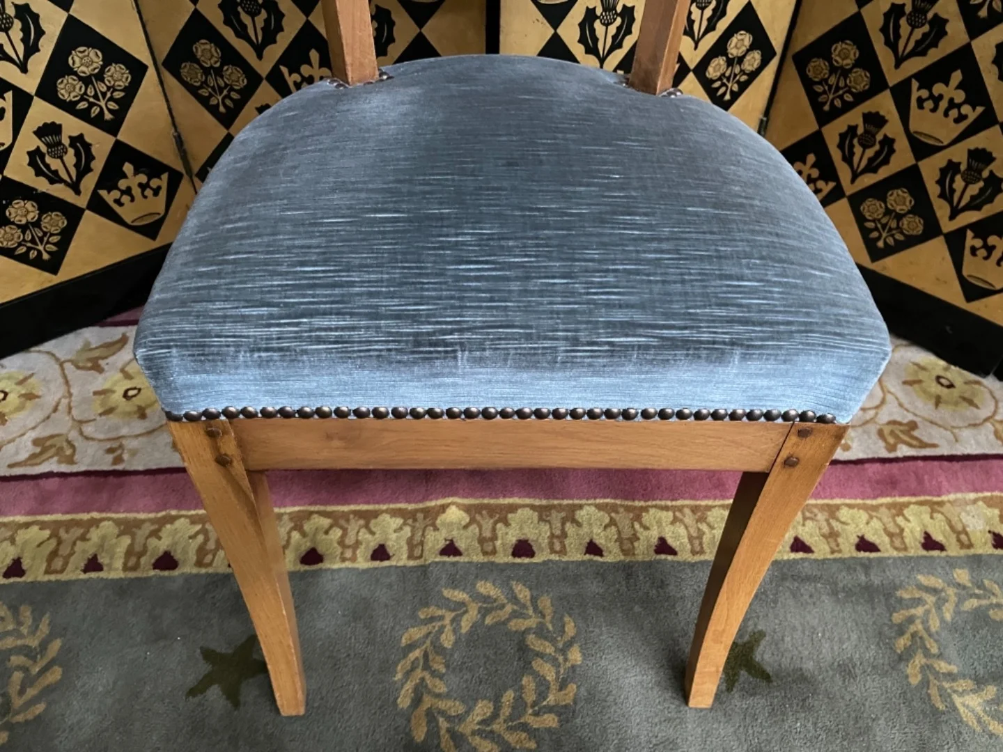 8 chaises de style restauration dossier lyre