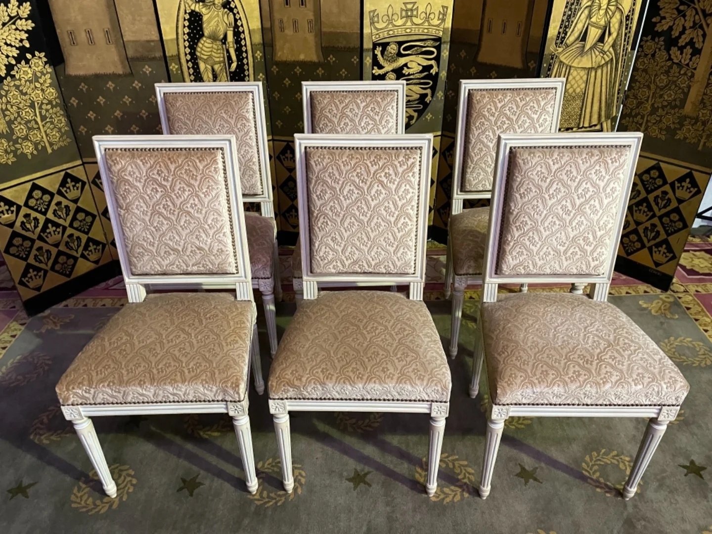 Suite de 6 chaises de style Louis XVI